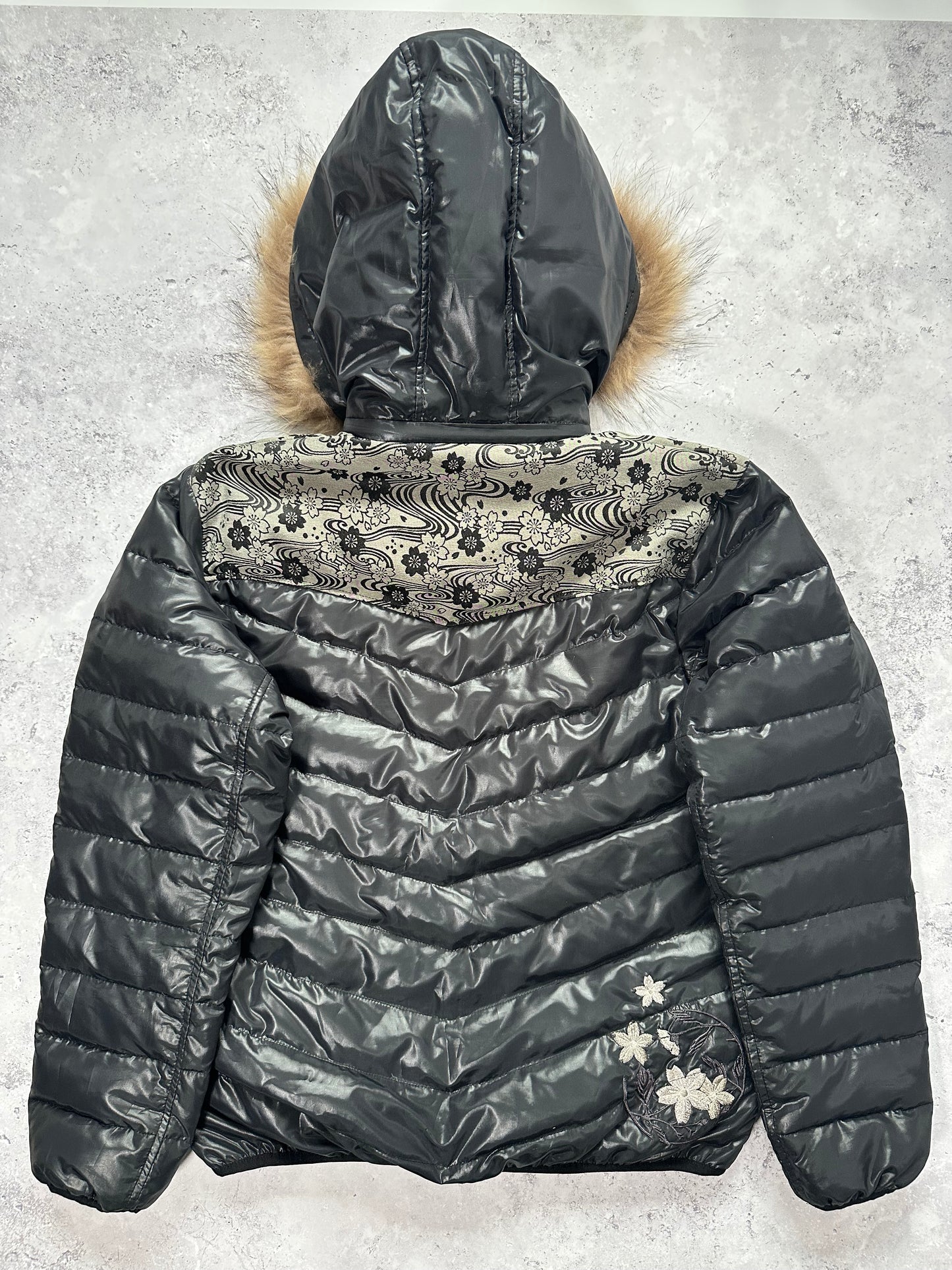 Karakuri Tamashii Fur Hood Embroidered Down Puffer Jacket (M)