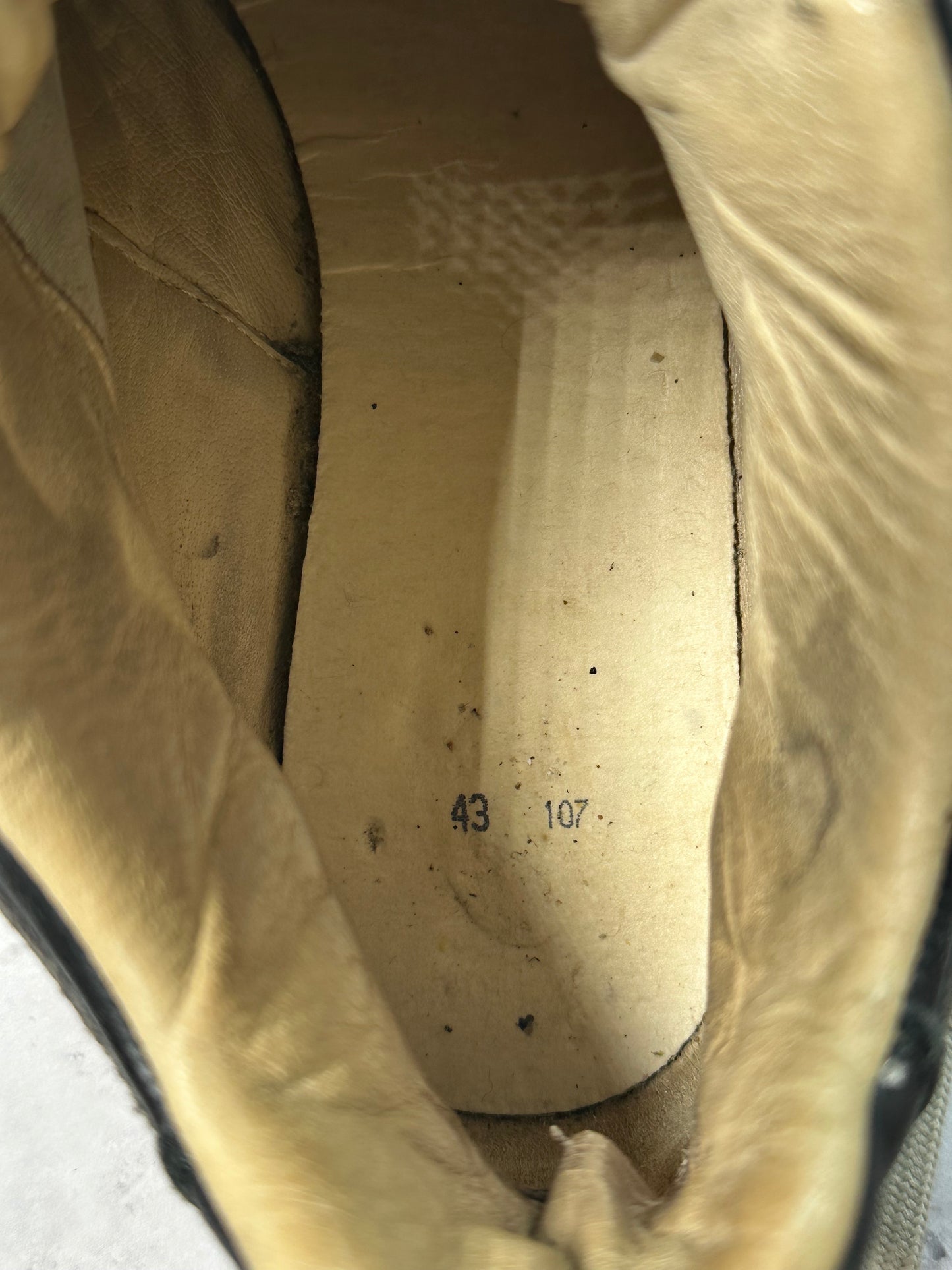 Maison Margiela SS2009 High Top Sneakers (EU43/UK9/US10)