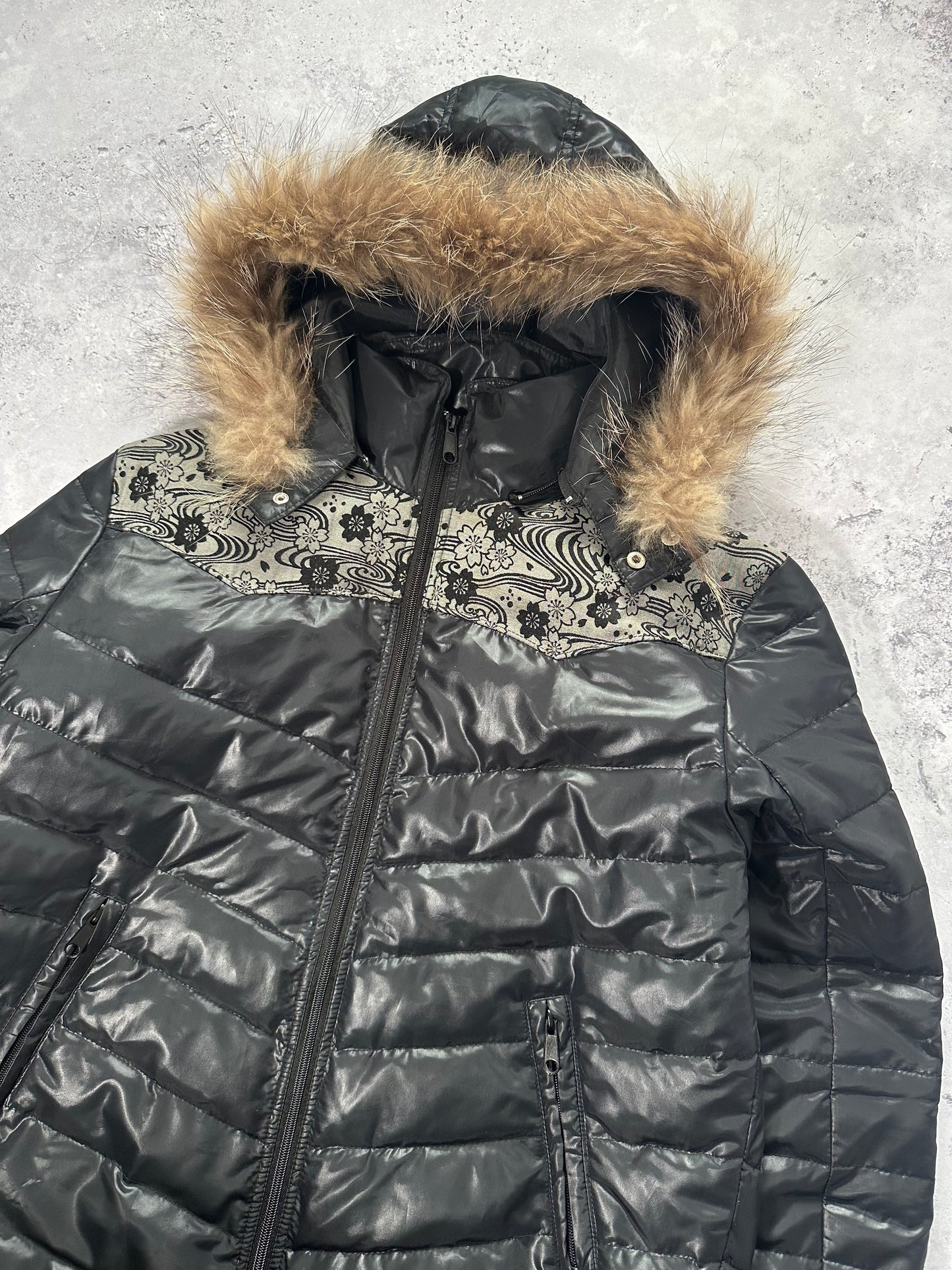 Karakuri Tamashii Fur Hood Embroidered Down Puffer Jacket (M)